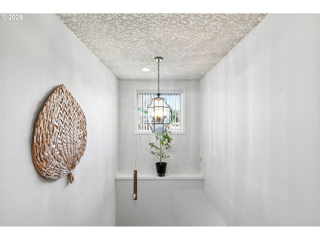 2211 Se PARK CREST Ave, Vancouver, WA 98683