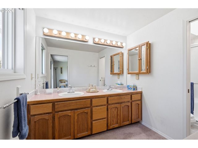 2211 Se PARK CREST Ave, Vancouver, WA 98683