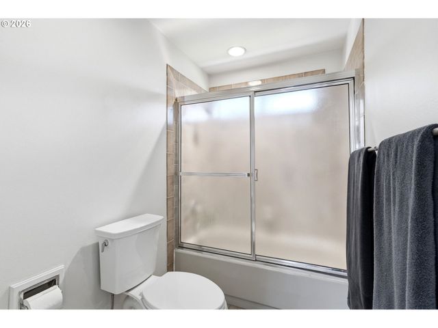 2211 Se PARK CREST Ave, Vancouver, WA 98683