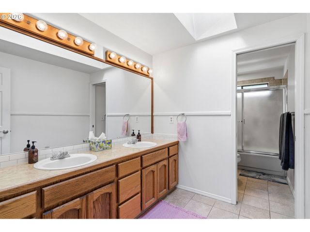 2211 Se PARK CREST Ave, Vancouver, WA 98683