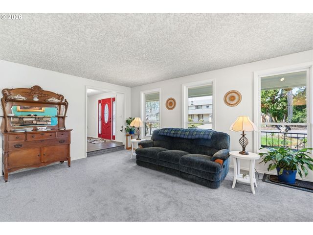 2211 Se PARK CREST Ave, Vancouver, WA 98683