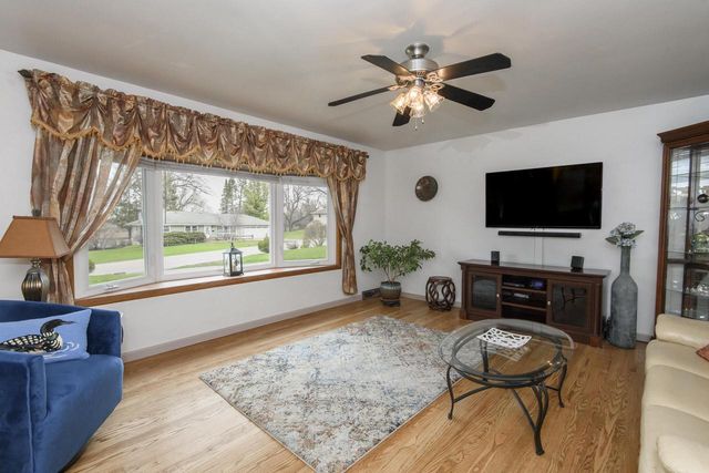 17321 Observatory ROAD, New Berlin, WI 53146