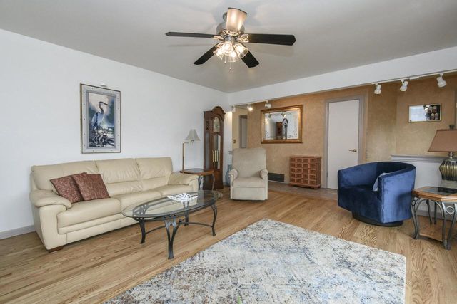 17321 Observatory ROAD, New Berlin, WI 53146