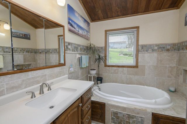 17321 Observatory ROAD, New Berlin, WI 53146