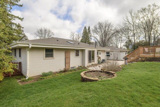 17321 Observatory ROAD, New Berlin, WI 53146