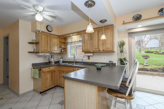 17321 Observatory ROAD, New Berlin, WI 53146