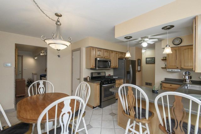17321 Observatory ROAD, New Berlin, WI 53146
