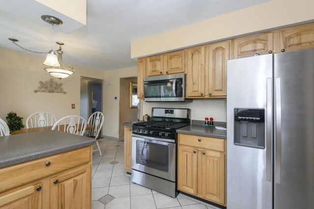17321 Observatory ROAD, New Berlin, WI 53146