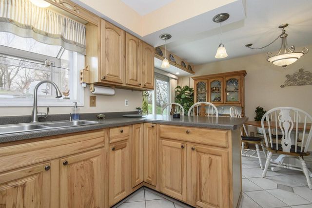 17321 Observatory ROAD, New Berlin, WI 53146