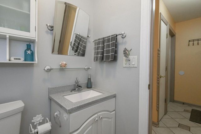 17321 Observatory ROAD, New Berlin, WI 53146