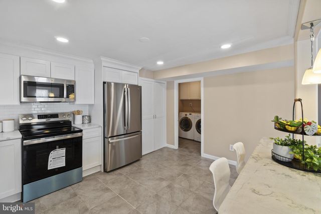 2 WARREN CMN, Cockeysville, MD 21030