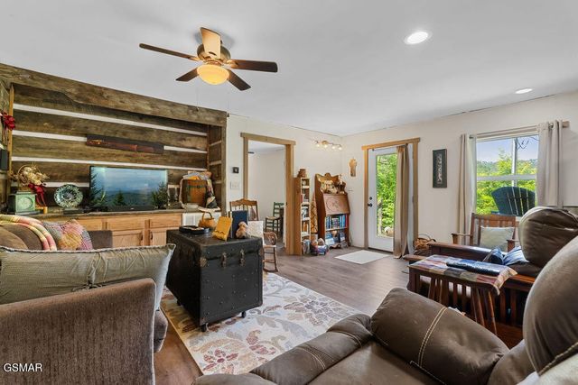 1424 Clabo Hollow Road, Sevierville, TN 37876