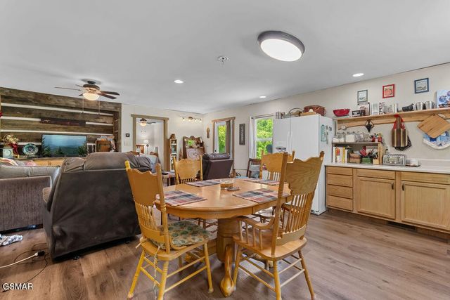 1424 Clabo Hollow Road, Sevierville, TN 37876