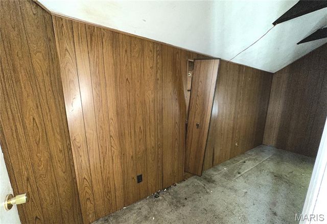 11 Calhoun Lane, East St Louis, IL 62203