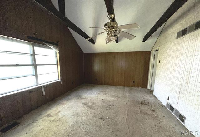 11 Calhoun Lane, East St Louis, IL 62203