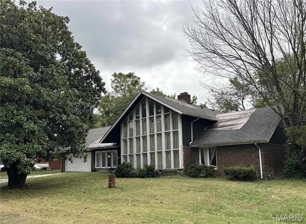 11 Calhoun Lane, East St Louis, IL 62203