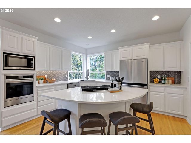 9719 Nw FLEISCHNER St, Portland, OR 97229