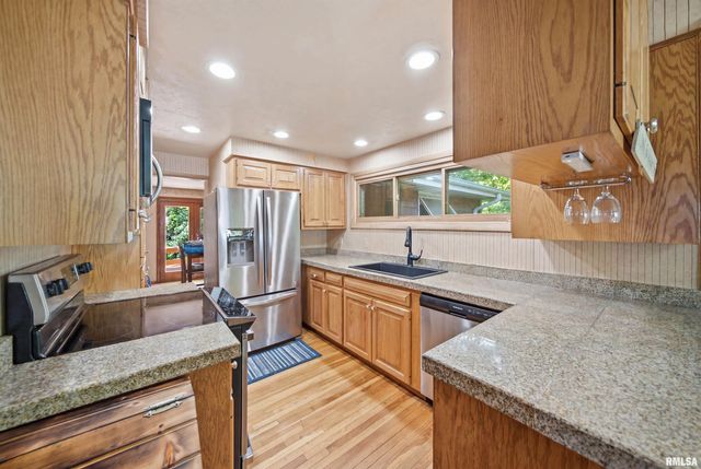 727 OAKWOOD Road, East Peoria, IL 61611
