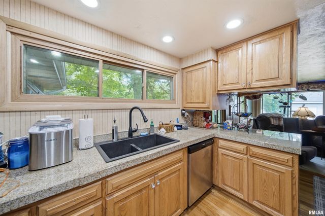 727 OAKWOOD Road, East Peoria, IL 61611