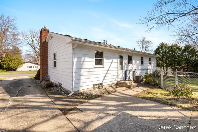 1702 Stilesgate Street, Grand Rapids, MI 49508