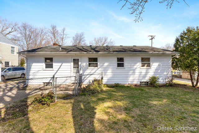 1702 Stilesgate Street, Grand Rapids, MI 49508