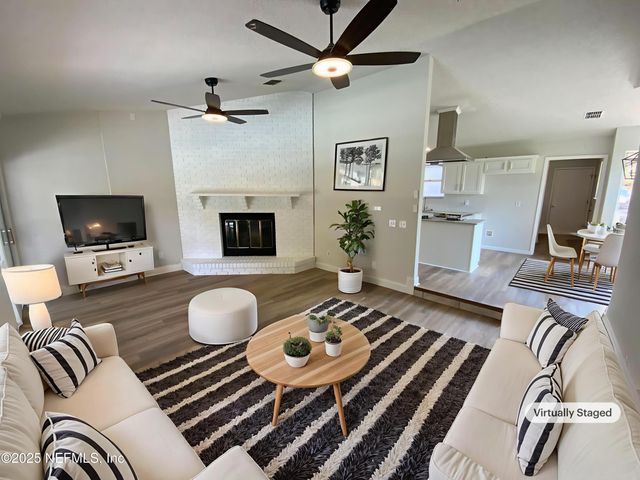 2212 BROAD WATER Court, Jacksonville, FL 32225