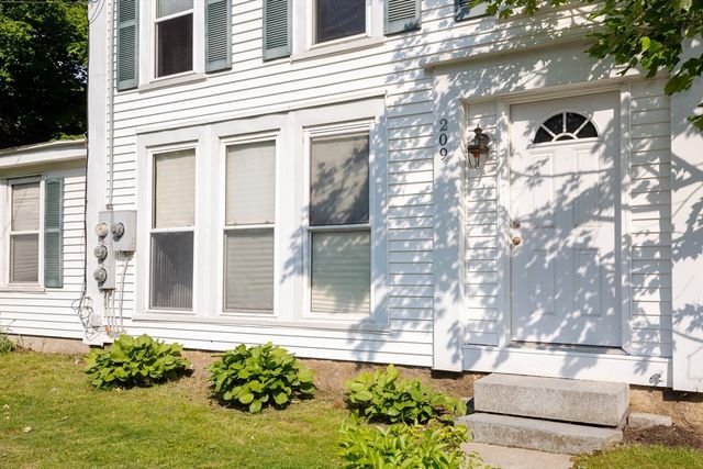 209 South St, Wrentham, MA 02093
