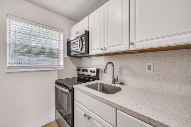 668 NW 31st St 6, Miami, FL 33127