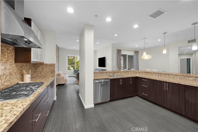 21 Gramercy 220, Irvine, CA 92612