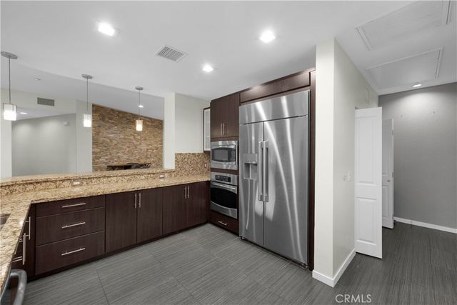 21 Gramercy 220, Irvine, CA 92612