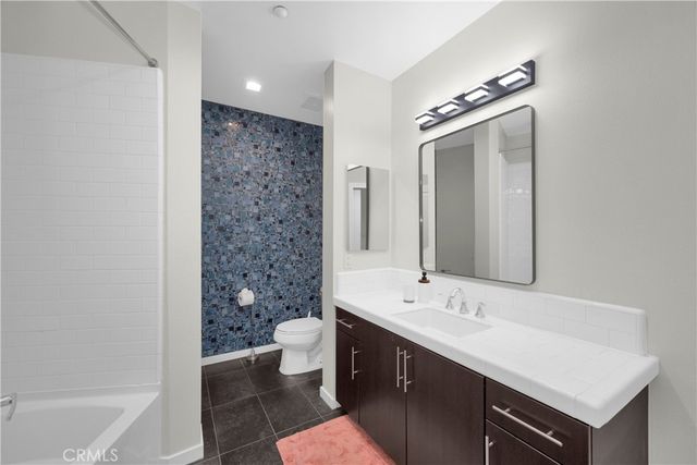 21 Gramercy 220, Irvine, CA 92612