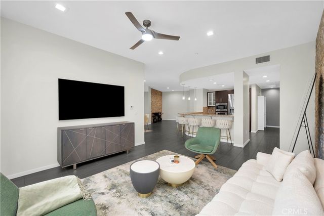 21 Gramercy 220, Irvine, CA 92612