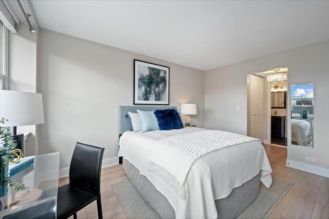 2300 N Commonwealth Avenue 7J, Chicago, IL 60614