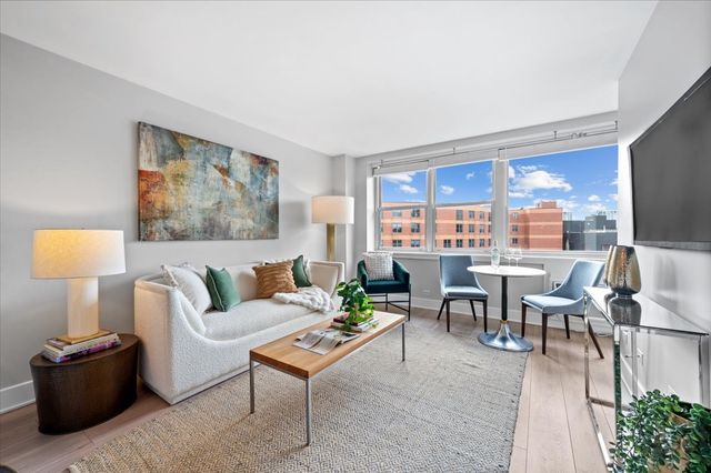 2300 N Commonwealth Avenue 7J, Chicago, IL 60614