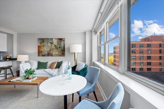 2300 N Commonwealth Avenue 7J, Chicago, IL 60614