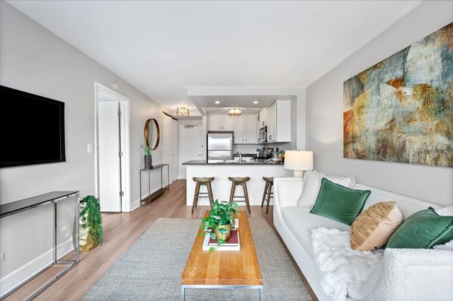 2300 N Commonwealth Avenue 7J, Chicago, IL 60614