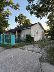 5113 Hirsch Road, Houston, TX 77026