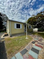 168 Middle St, Springfield, MA 01104