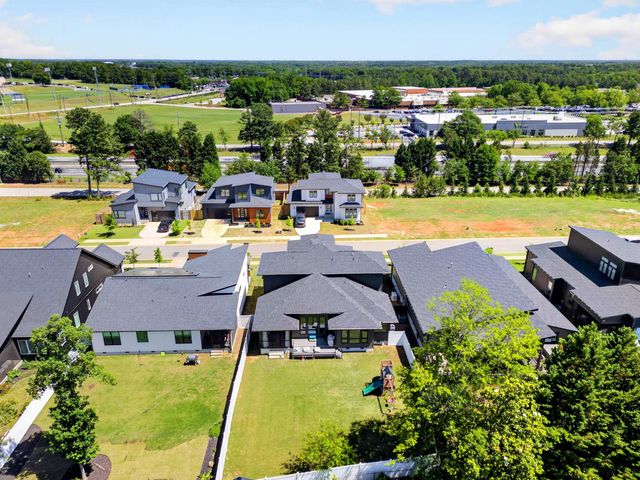 20 Village Crest Drive, Greenville, SC 29607