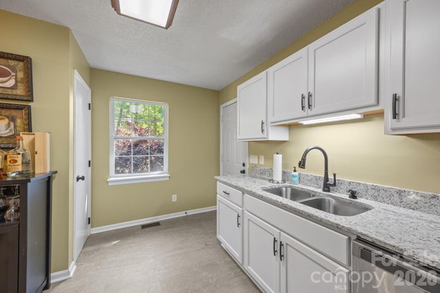 125 Mills Forest Lane, Mooresville, NC 28117