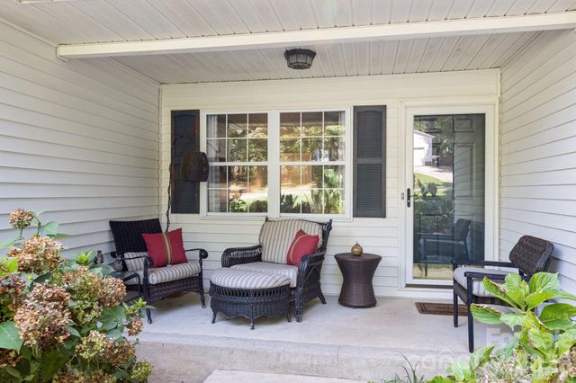 125 Mills Forest Lane, Mooresville, NC 28117