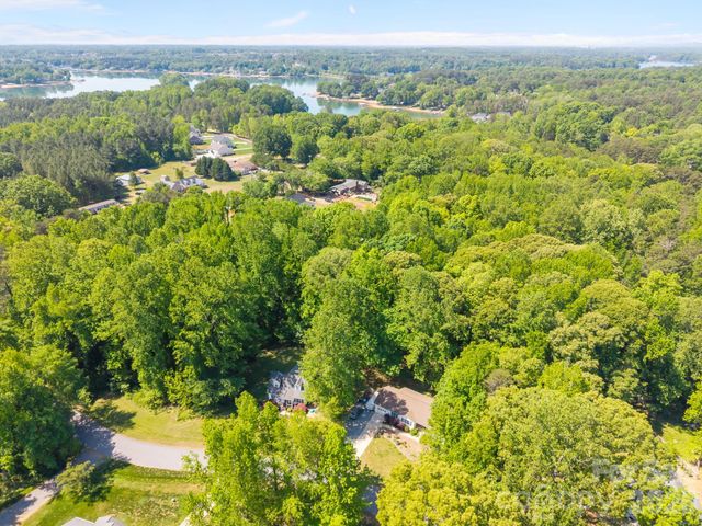 125 Mills Forest Lane, Mooresville, NC 28117