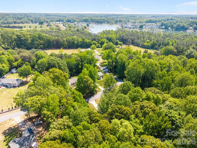 125 Mills Forest Lane, Mooresville, NC 28117