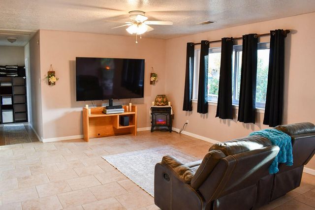 344 Merlot Lane, Los Lunas, NM 87031