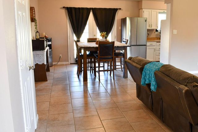 344 Merlot Lane, Los Lunas, NM 87031