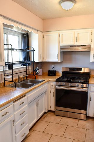 344 Merlot Lane, Los Lunas, NM 87031