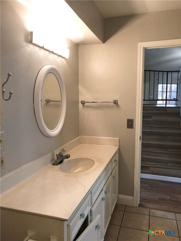 615 Burleson 4, San Marcos, TX 78666