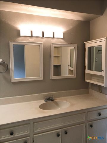 615 Burleson 4, San Marcos, TX 78666
