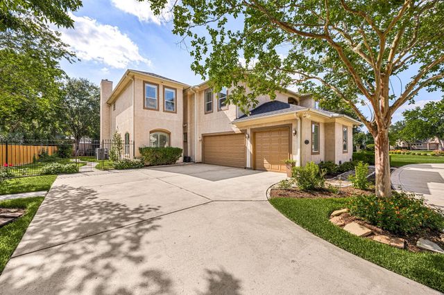 1711 Oak Shade Drive, Sugar Land, TX 77479