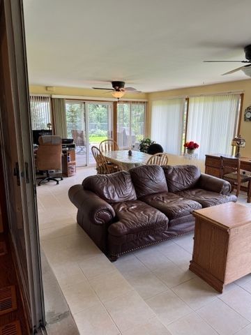 1014 N Elmhurst Road, Prospect Heights, IL 60070